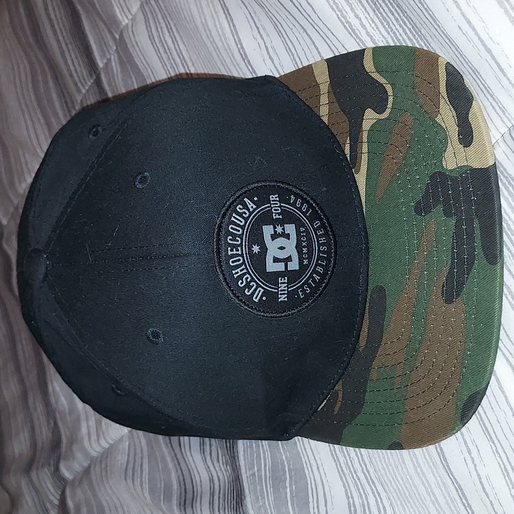 DC mens snapback trucker hat
